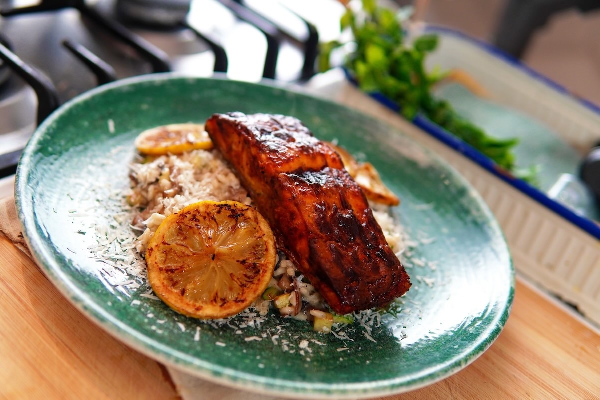 Salmão com limão siciliano e Risoto de cogumelos
